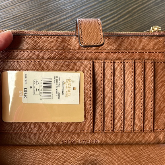 Michael Kors Jet Set Double Zip Wallet NWT - Picture 13 of 16